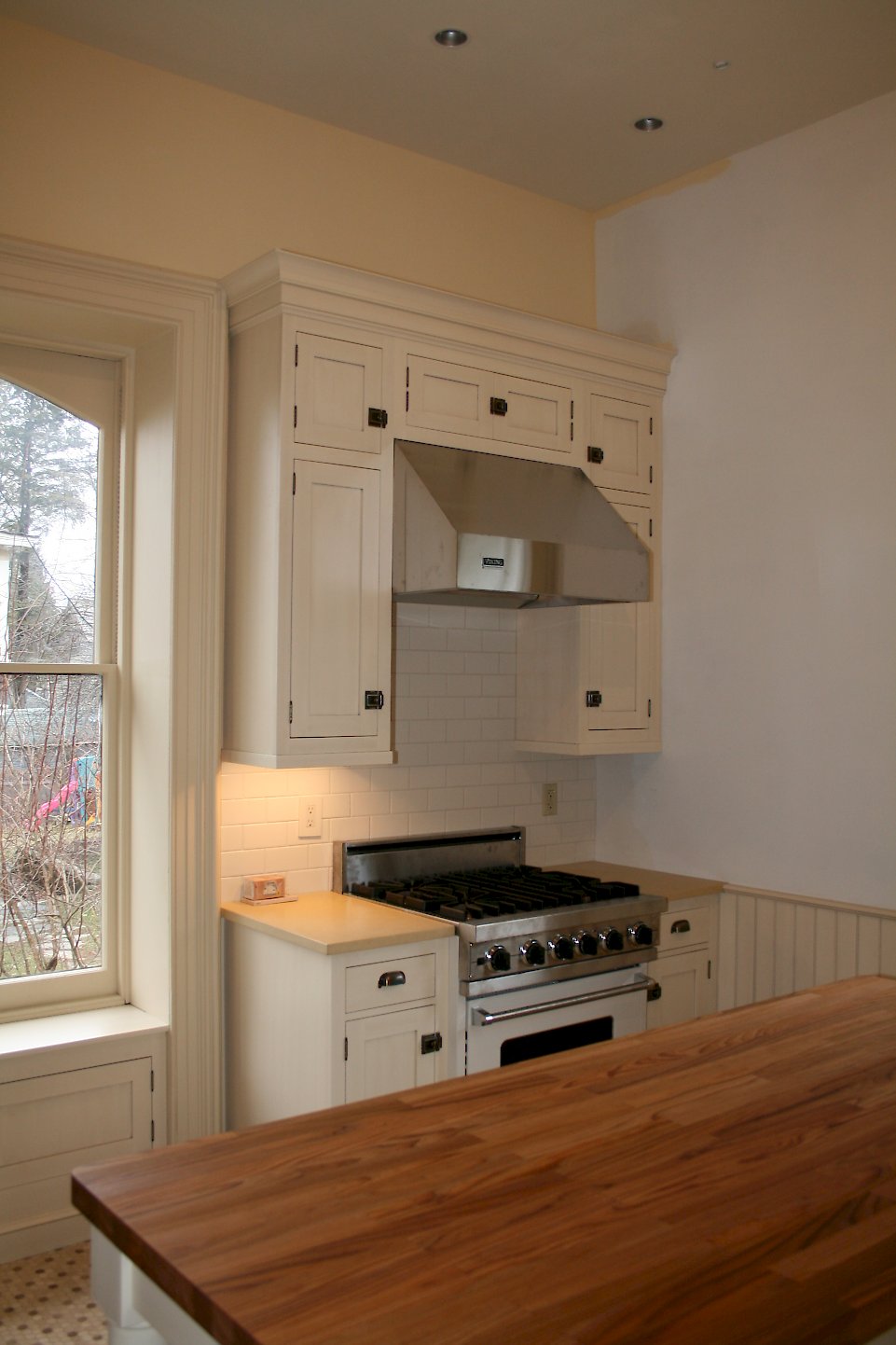 Stainless range and hood.