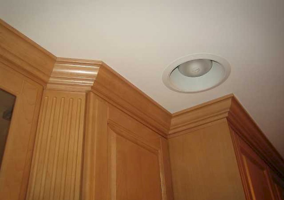 View of the crown molding to the ceiling.