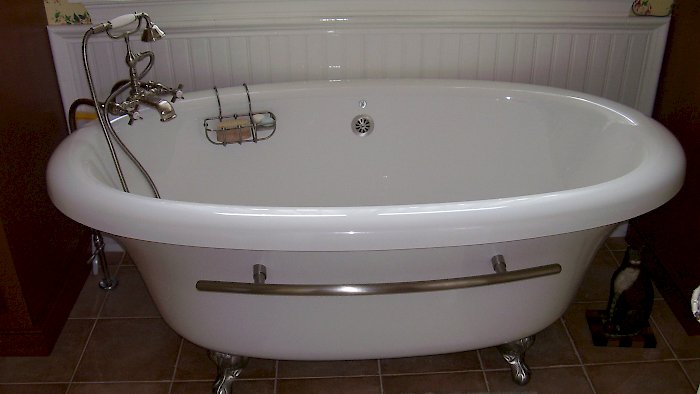 Bain Ultra tub with claw feet.