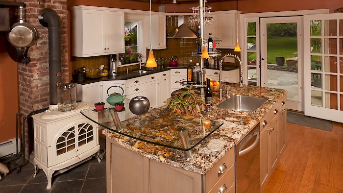 An Edgemont Recessed Square Brookhaven I kitchen.