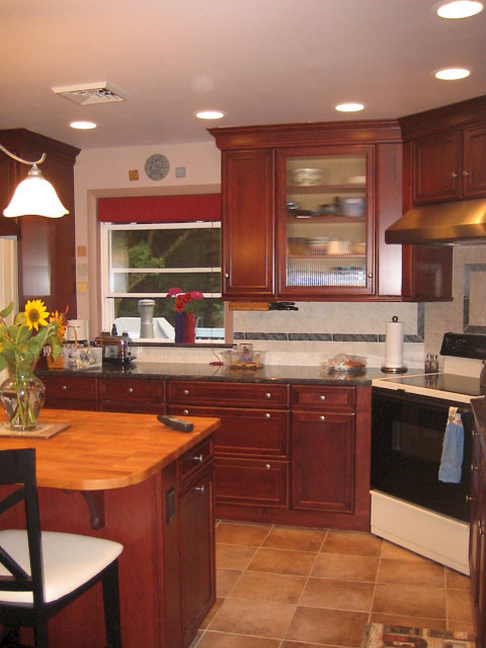 Rounded wooden counter-top on the island.