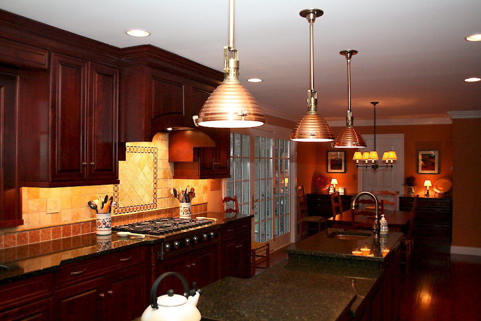 Uba tuba granite on the island and perimeter counters.