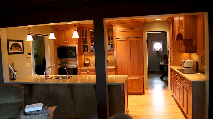 A Brookhaven I kitchen with the edgemont recessed squre door style.