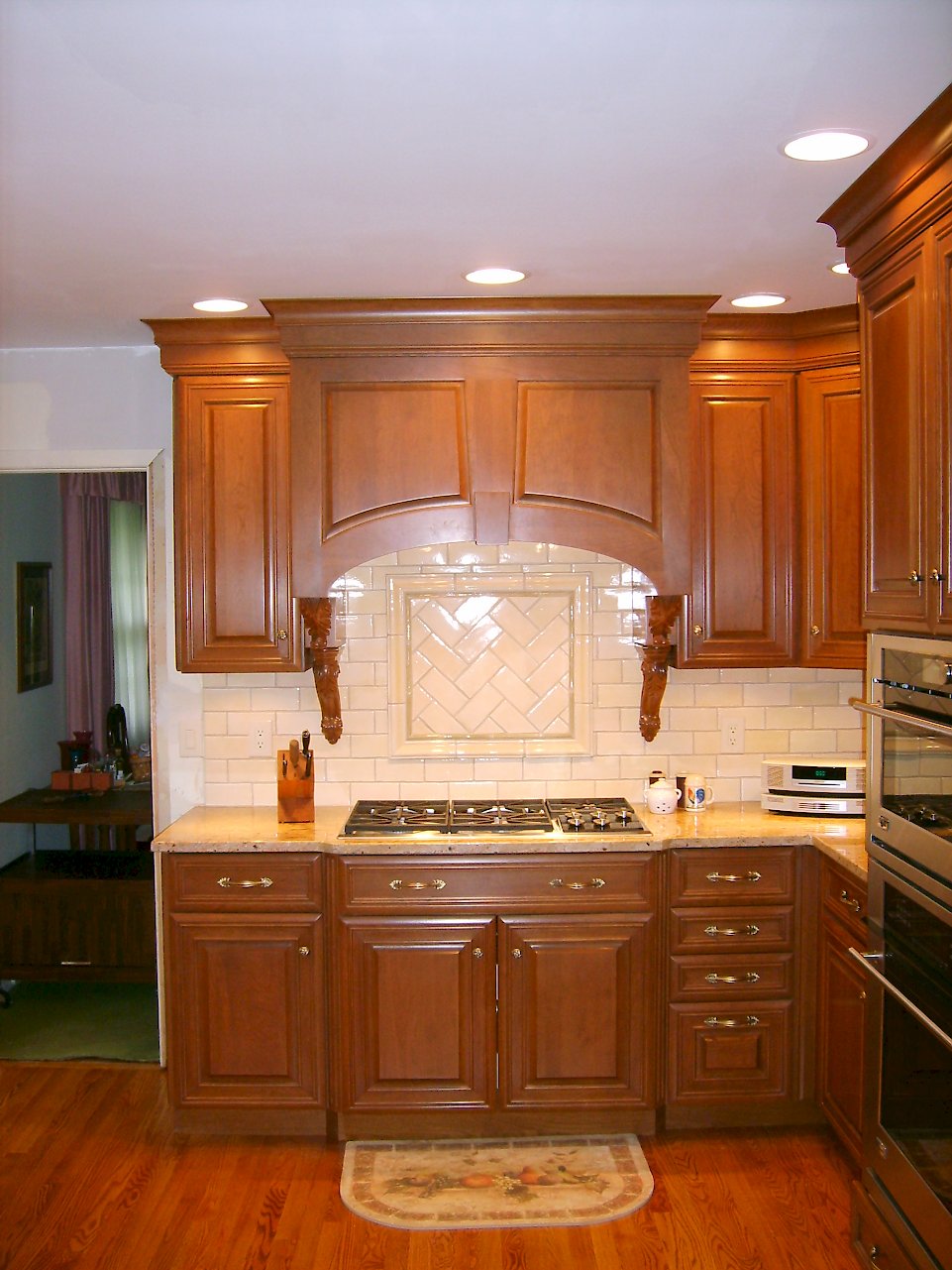 Further view of the cooking area.