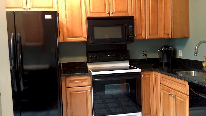 Medallion kitchen with the Winston Raised Square door style.