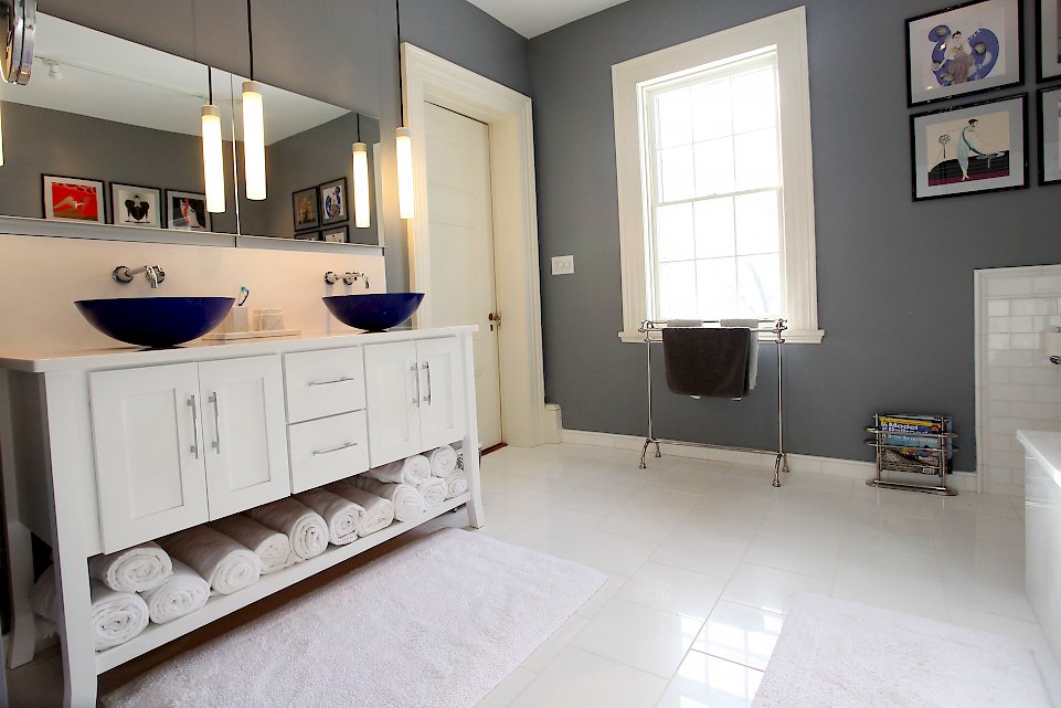 Room for towel storage under the vanity.